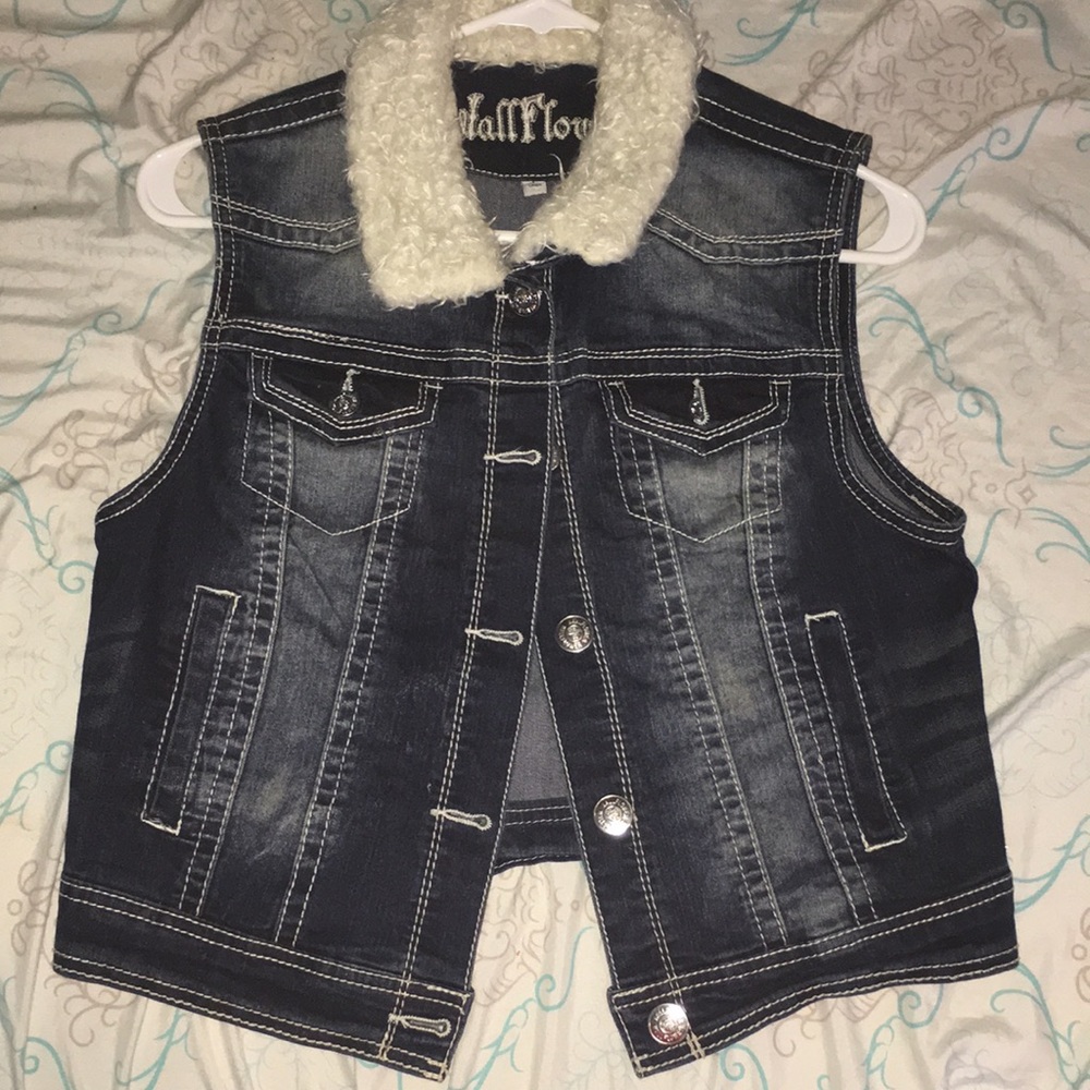 Shirt sleeve jeans jacket